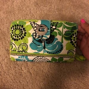 Vera Bradley kiss lock closing wallet